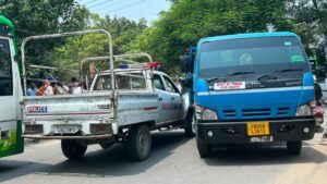 Chandigarh News: चंडीगढ़ में पंजाब सरकार और पुलिस की सरकारी गाड़ियां टकराईं, बीच सड़क 2 घंटे चला विवाद, लंबा ट्रैफिक जाम लगा