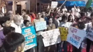Rohtak News: रोहतक में रातभर चला 'रात जागो देश बचाओ' अभियान, NEET पेपर लीक पर शिक्षा मंत्री के इस्तीफे की मांग