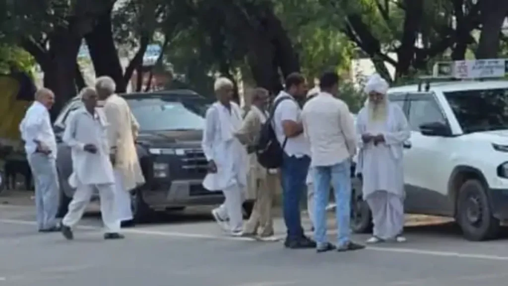 Rohtak News: रोहतक में किसान नेता उमेद सिंह हिरासत में, स्कूल बच्चों से धरना करवाने का आरोप, पंचायत के तुरंत बाद पुलिस ने दबोचा