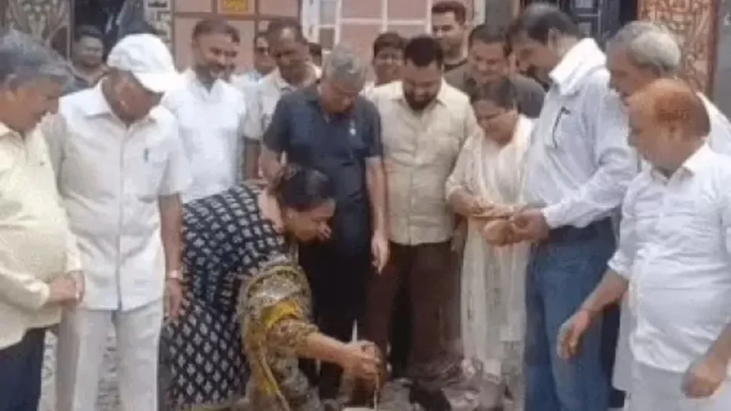 Rohtak News: रोहतक की श्रीनगर कॉलोनी में शुरू हुआ 3 सड़कों का निर्माण, विधायक बीबी बतरा ने कोटे से दिए ₹36 लाख