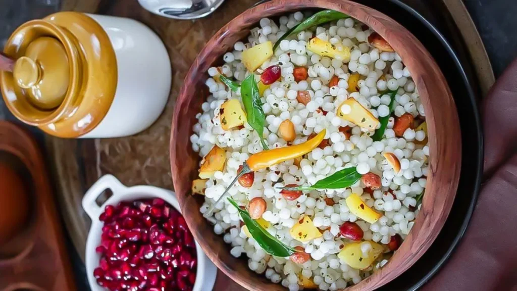 Sabudana Khichdi: व्रत में बनाएं परफेक्ट साबूदाना खिचड़ी, जानें साबूदाना भिगोने का सही तरीका