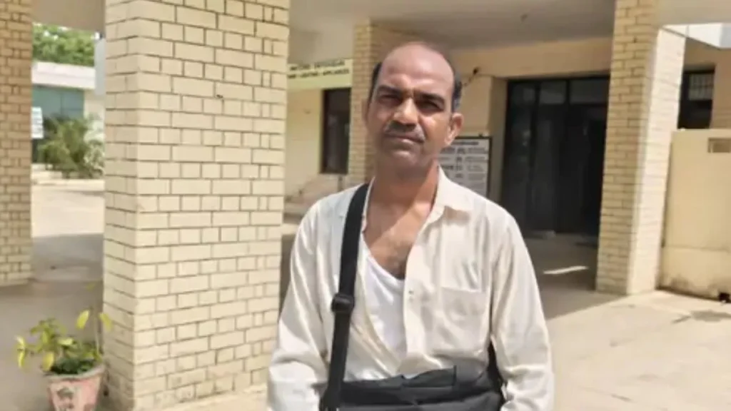 Sirsa News: सिरसा में एसआईआर फॉर्म मांगने गए बीएलओ को सरेआम पीटा, कपड़े फाड़े