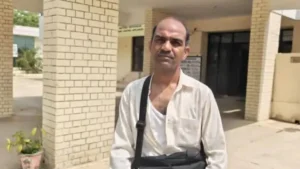 Sirsa News: सिरसा में एसआईआर फॉर्म मांगने गए बीएलओ को सरेआम पीटा, कपड़े फाड़े