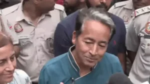 Sonam Wangchuk: मेदांता से डिस्चार्ज होते ही राजघाट पहुंचे सोनम वांगचुक, बोले- "बापू का सत्याग्रह आज भी उतना ही असरदार"