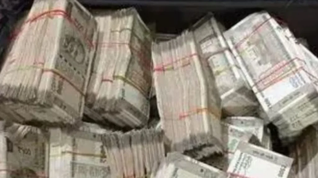 Sonipat NH 44: सावधान! हाईवे पर लिफ्ट मांगकर लूट रहा है फर्जी पुलिसकर्मी, सोनीपत के राई थाने में मामला दर्ज