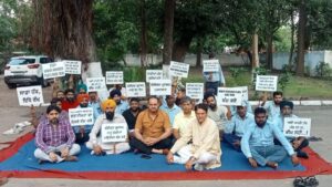 Taxi drivers' protest: टैक्सी चालकों के समर्थन में थाने पहुंची आप, हिरासत में लिए गए चालकों की रिहाई कराई