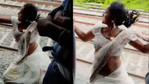 Train Stunt Viral Video: रील्स का खौफनाक जूनून, चलती ट्रेन के दरवाजे पर लटककर डांस करती दिखी महिला, देखें वायरल वीडियो