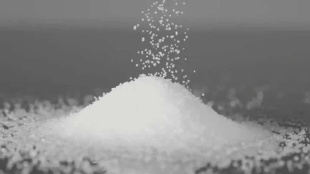 Uses Of Salt: स्वाद ही नहीं, सफाई में भी नंबर-1 है नमक, जानिए रसोई के ये 5 जादुई हैक्स