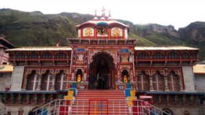 Uttarakhand News: बदरीनाथ मंदिर में चढ़ावे के प्रबंधन में कथित अनियमितताओं की जांच शुरू
