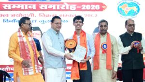 Uttarakhand News: रुड़की में मेधावी विद्यार्थियों का सम्मान, मुख्यमंत्री धामी बोले- युवाओं के ज्ञान और संस्कार से बनेगा विकसित भारत