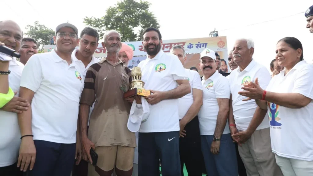 Yamunanagar Marathon: 73 की उम्र में 10 किमी की दौड़! यमुनानगर मैराथन में पानीपत के त्रिलोकीनाथ इन्सां ने जगाया नया जोश