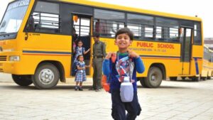 Chandigarh News: स्कूलों के बाहर नहीं, अब परिसर के भीतर ही होगी छात्रों की पिक-अप और ड्रॉप, डीसी ने जारी की एडवाइजरी