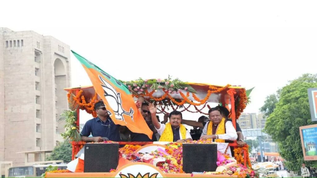 Chandigarh News: लखनऊ में हुए रोड शो को लेकर चंडीगढ़ में शिकायत, धार्मिक भावनाएं आहत करने का आरोप
