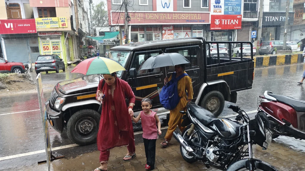मानसून की पहली बारिश ने प्रशासन की खोली पोल