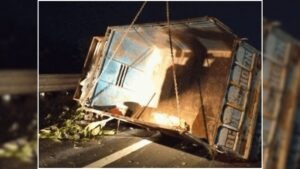 Alwar Road Accident: अलवर में सुबह 4 बजे दिल्ली-मुंबई एक्सप्रेसवे पर ट्रक से टकराकर पलटी पिकअप, 3 की मौत, 2 घायल