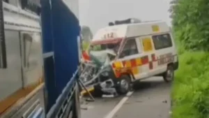 Ambala Accident: अंबाला में मरीज छोड़कर लौट रही एंबुलेंस ट्रक में घुसी, यमुनानगर के चालक की मौत