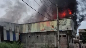 Ambala News: अंबाला में तड़के जोरदार धमाके से कांपा आजाद नगर: ट्रैक्टर पार्ट्स फैक्ट्री में लगी भीषण आग, करोड़ों का नुकसान