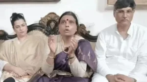Bhiwani News: भिवानी में घिरीं भाजपा प्रदेशाध्यक्ष Archana Gupta, तीखे सवालों के बाद हाथ जोड़कर मीडिया के बीच से निकलीं