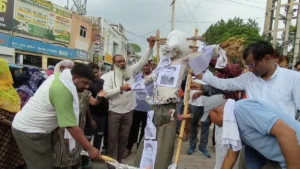 Bhiwani News: भिवानी में नगर परिषद कर्मचारियों का फूटा गुस्सा, 5वें दिन भी जारी रही हड़ताल, मंत्रियों के फूंके पुतले