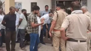 Bhiwani News: भिवानी नगर परिषद में भारी बवाल, वाइस चेयरमैन प्रतिनिधि और क्लर्क में चले लात-घूंसे, अस्पताल पहुंचा मामला