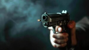 Breaking: चंडीगढ़ सेक्टर-42 में पुलिस की मौजूदगी में वकील ने महिला पर की फायरिंग, मकान विवाद में पहुंची थी