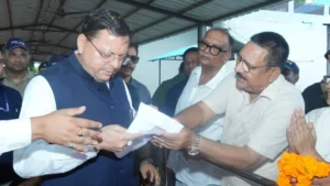 CM Pushkar Singh Dhami: खटीमा में सीएम धामी की जनसुनवाई, अधिकारियों को दिए त्वरित समाधान के निर्देश, बांटे सहायक उपकरण