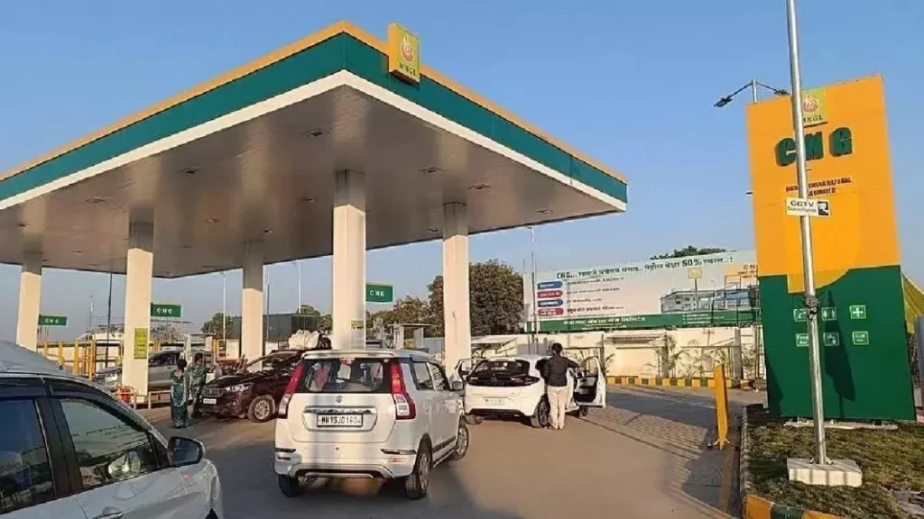CNG Price Hike: आज सुबह से 3.89 रुपये महंगी हुई सीएनजी, ऑटो-कैब किराए में बढ़ोतरी की तैयारी