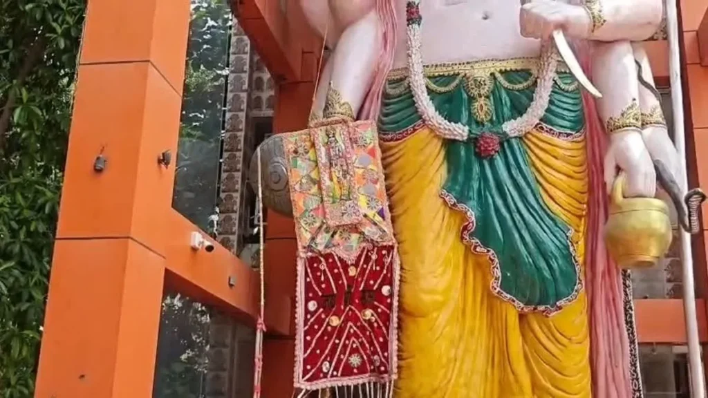 Chandigarh News: चंडीगढ़ के हनुमंत धाम में अद्भुत रक्षाबंधन, हनुमान जी को बांधी सवा 12 फीट लंबी इको-फ्रेंडली रुद्राक्ष राखी