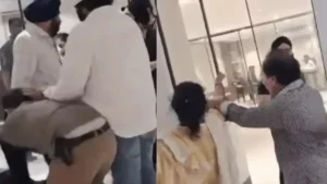 Faridabad News: संतो के गुरुद्वारे में दो ट्रस्टी गुटों के बीच चले लात-घूंसे, सील कमरा खोलने पर मचा भारी हंगामा