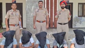 Faridkot News: फरीदकोट में लूट की साजिश रचते 5 आरोपी गिरफ्तार, हथियारों का जखीरा बरामद, कुछ पर पहले से कई केस