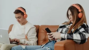 Gen Z Lifestyle: अमीर पैरेंट्स बना रहे हैं अपनी Gen Z औलादों को बेरोजगार? X पर वायरल पोस्ट ने मचाया घमासान