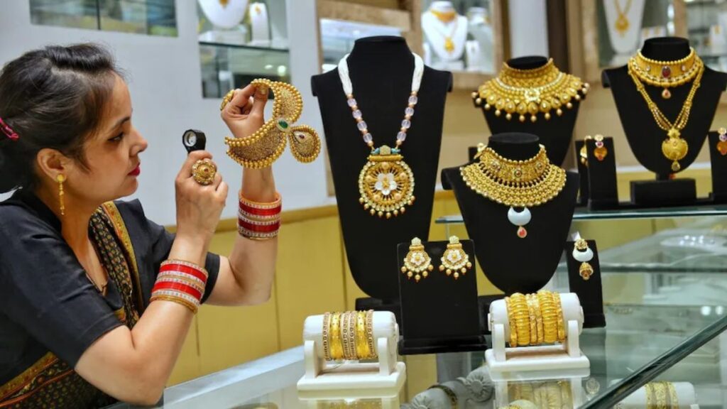 Gold Silver Price: सोने-चांदी में तेजी अगले हफ्ते भी रहने के आसार, महंगाई और पश्चिम एशिया तनाव पर निवेशकों की नजर