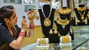 Gold Silver Price: सोने-चांदी में तेजी अगले हफ्ते भी रहने के आसार, महंगाई और पश्चिम एशिया तनाव पर निवेशकों की नजर