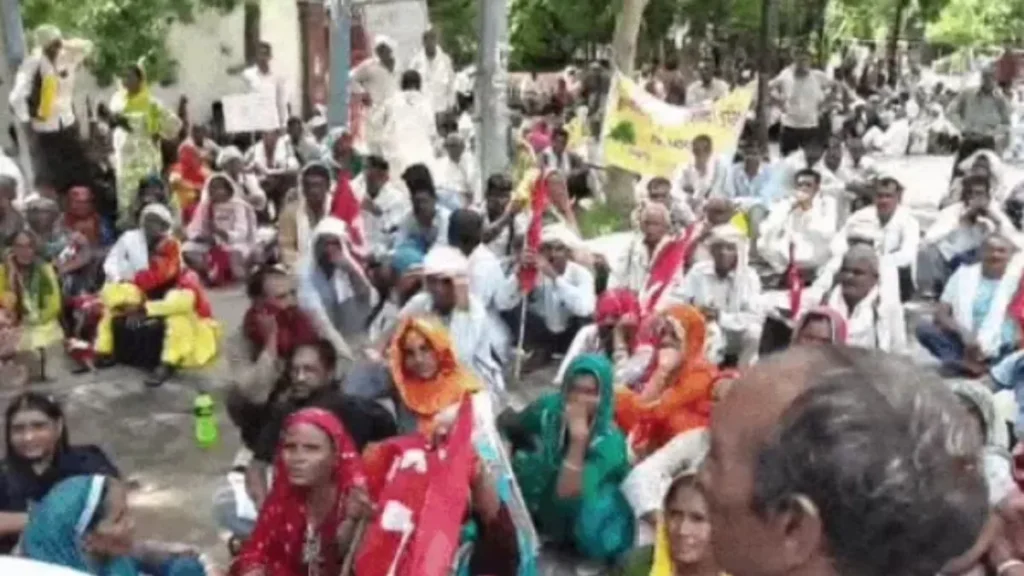 Gurugram News: कैबिनेट मंत्री राव नरबीर के आवास का घेराव करने पहुंचे वन विभाग कर्मचारी, बैरिकेड्स पर धरना