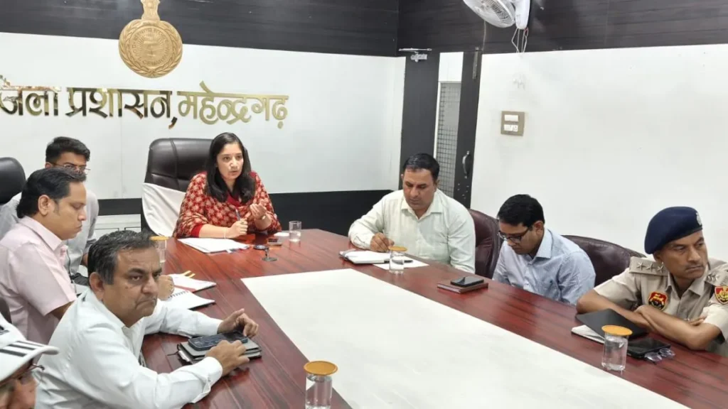 Narnaul News: 'हर घर तिरंगा' पोर्टल पर अपलोड करें अपनी सेल्फी, नारनौल में तैयारियों को लेकर वीसी के बाद DC अनुपमा अंजली के कड़े निर्देश