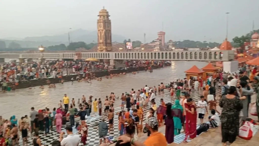Haridwar Ganga Snan: श्रावण एकादशी पर हरिद्वार में उमड़ा आस्था का महासैलाब, एकादशी पर लाखों श्रद्धालुओं ने मां गंगा में लगाई आस्था की डुबकी