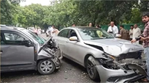 Haryana Road Accident: नरेला में हरियाणा पुलिस के दरोगा के बेटे ने मर्सिडीज से मचाया तांडव, चींटियों को आटा डाल रही बुजुर्ग की मौत