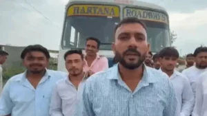 Haryana Roadways News: हांसी में भड़के स्कूली छात्र, रोडवेज बस रोककर सड़क पर किया प्रदर्शन, एक हफ्ते से बंद थी बस सेवा