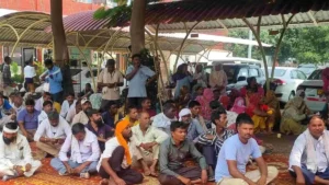 Haryana Sanitation Strike: हरियाणा में 15 दिनों से ठप सफाई व्यवस्था, दफ्तरों और मंत्रियों के घरों के बाहर कूड़ा फेंकने की चेतावनी