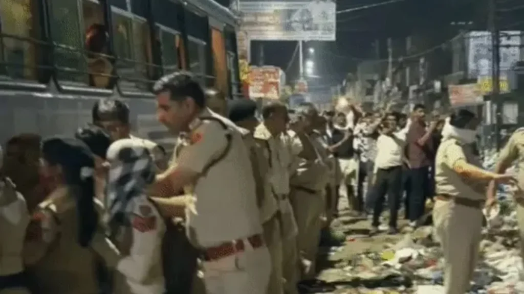 Haryana Sanitation Workers Strike: हरियाणा में आधी रात बवाल: झज्जर और हिसार में सफाई कर्मियों और पुलिस में भिड़ंत, 130 हिरासत में