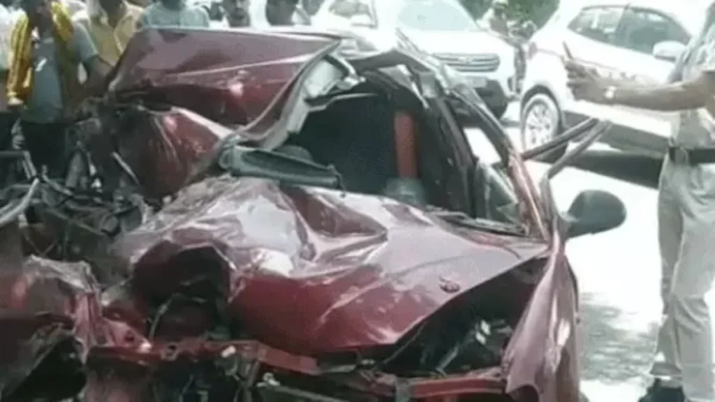 Hisar Accident: बरवाला-अग्रोहा मार्ग पर भीषण सड़क हादसा: ईंटों से भरी ट्रॉली में घुसी कार, 2 की मौत, 3 गंभीर