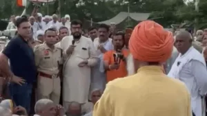 Hisar News: हिसार में डेयरी संचालक जीवन हत्याकांड पर भड़कीं खापें, एसपी दफ्तर के बाहर रोड जाम