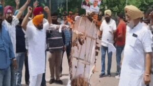 Jalandhar News: जालंधर में कांग्रेस के खिलाफ अकाली दल का प्रदर्शन, कांग्रेस का पुतला फूंका, सज्जन कुमार को लेकर जताया ऐतराज