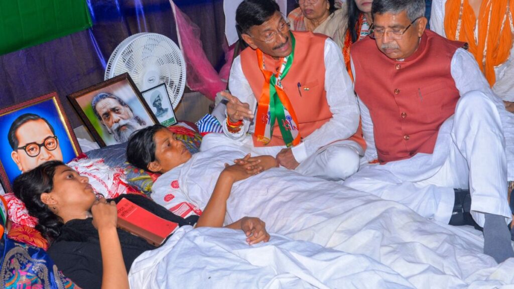 झारखंड परीक्षा विवाद: सरकार आज फिर करेगी छात्रों से बातचीत, अनशन पर बैठे छात्र नेता की तबीयत बिगड़ी