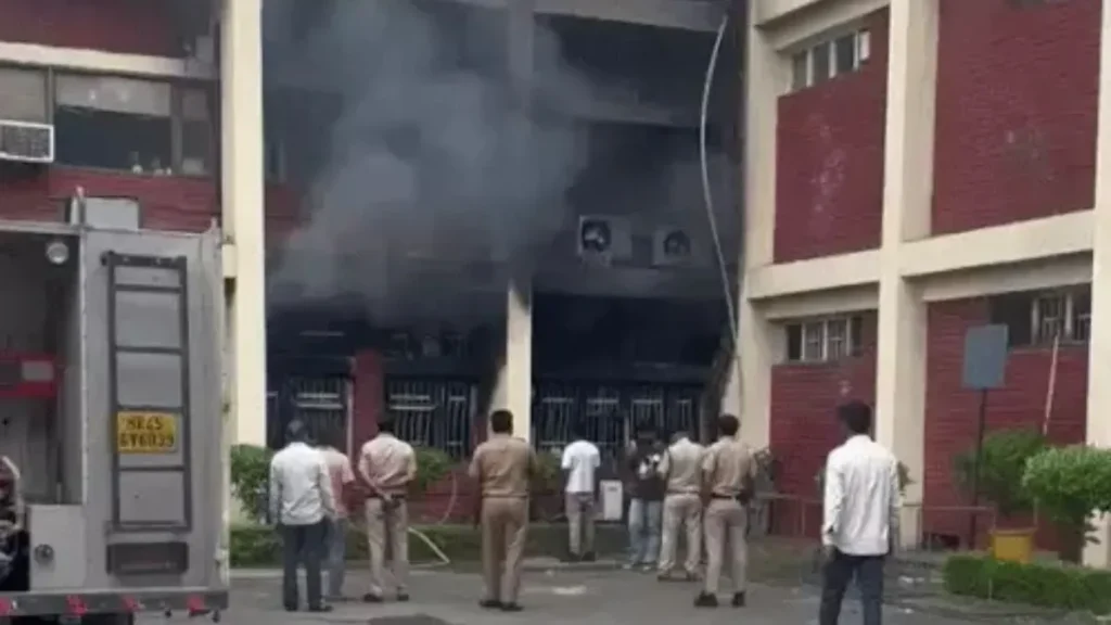 Karnal SDM Office Fire: करनाल जिला सचिवालय में भीषण आग, एसडीएम दफ्तर की अहम फाइलें और सामान जला