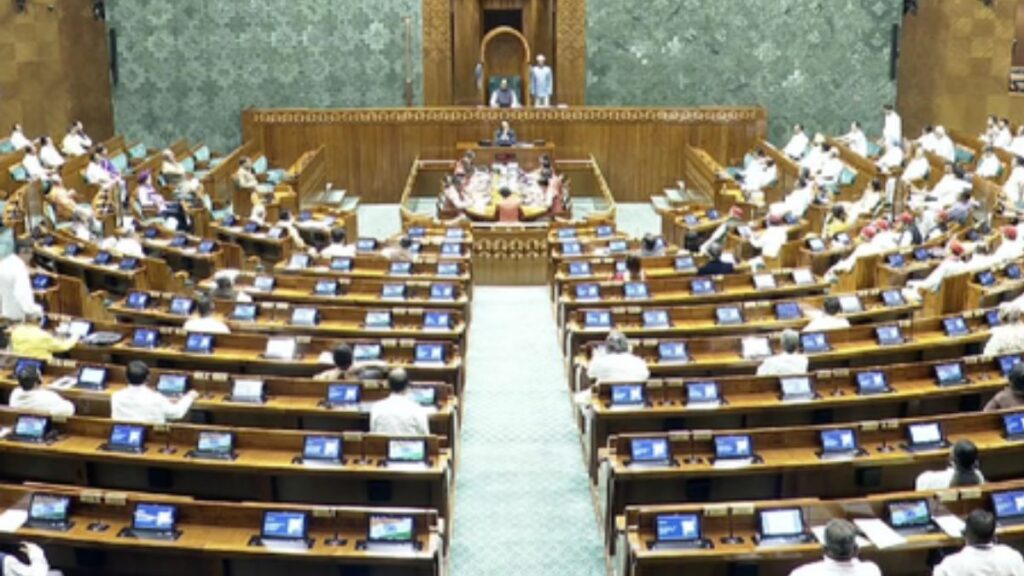 Lok Sabha: लोकसभा में गतिरोध जारी; विपक्ष के हंगामे को लेकर कार्यवाही दिनभर के लिए स्थगित