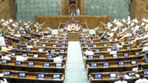 Lok Sabha: लोकसभा में गतिरोध जारी; विपक्ष के हंगामे को लेकर कार्यवाही दिनभर के लिए स्थगित