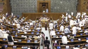 Lok Sabha adjourned: हंगामे के बीच लोकसभा की कार्यवाही दिनभर के लिए स्थगित, बिना चर्चा के न्यायाधिकरण सुधार विधेयक पारित