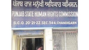 MCM College Chandigarh: MCM कॉलेज के बाहर छात्राओं से छेड़छाड़ और वीडियो बनाने के आरोप, मानवाधिकार आयोग ने लिया संज्ञान