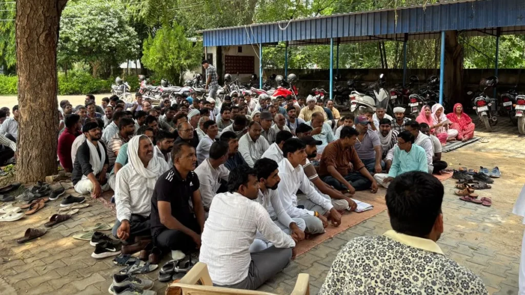 Mahendragarh News: करंट के साये में काम करने को मजबूर जलघर कर्मचारी! महेंद्रगढ़ PHED दफ्तर पर प्रदर्शन, सप्लाई ठप करने की चेतावनी